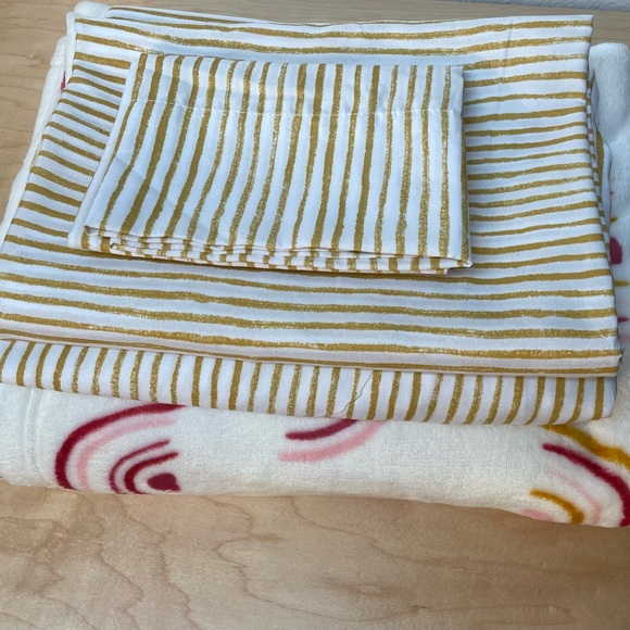 DKNY TWIN XL Sheet Set plus matching rainbow throw - Picture 2 of 7